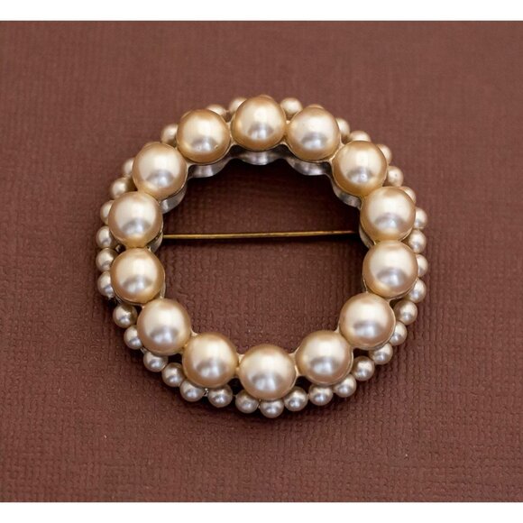 Vintage Ring Of Pearls Brooch - U8 - Picture 1 of 2